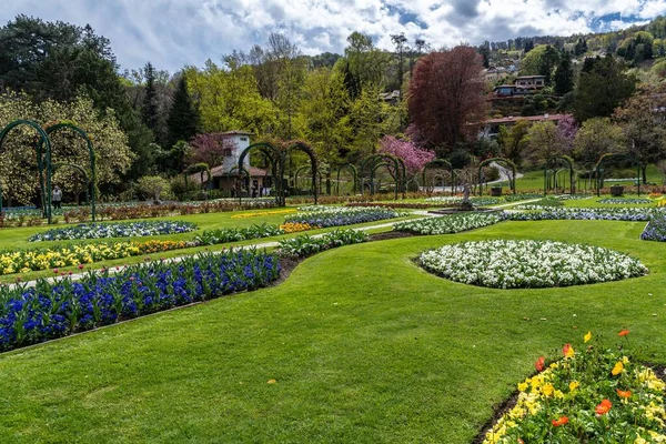 Garden Villa Pallavicino Full Blooming Flowers Spring Stresa Piedmont Italy — стоковое фото