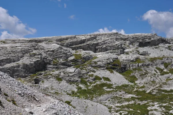 Krajobraz Silberen Pasmo Góry Błękitnym Zachmurzonym Niebem Szwajcarii — Zdjęcie stockowe