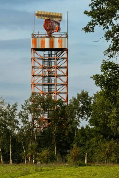 Uma Torre Radar Verão — Fotografia de Stock