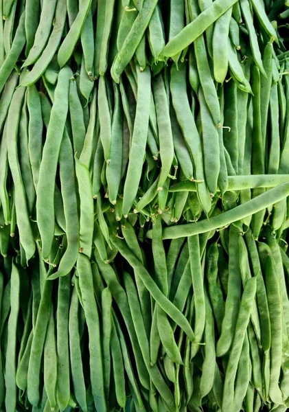 Vertical Shot Green Beans Stacked Outdoor Maket Sunny Day — Stock Photo, Image