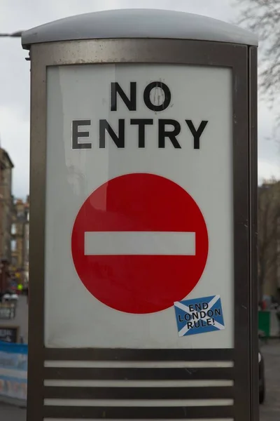 Πινακίδα Χωρίς Είσοδο Στο Εδιμβούργο Της Σκωτίας Κάθετη Βολή — Φωτογραφία Αρχείου
