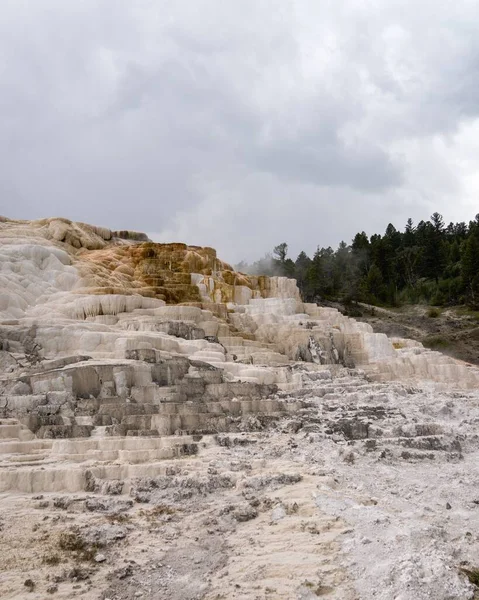 Pandangan Vertikal Dari Tangga Batu Garam Diukir Lanskap Mata Air — Stok Foto