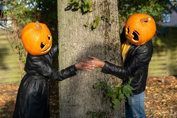 Closeup Shot Couple Wearing Pumpkin Heads Forest — Stock Photo, Image