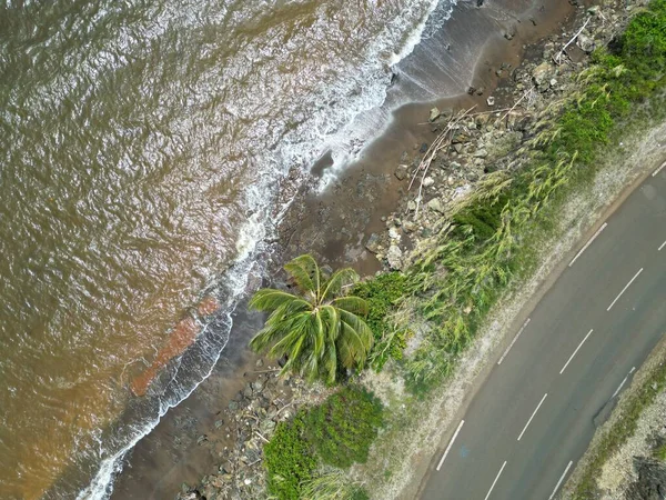 ニューカレドニアのHouailouで高速道路と海の空上からの眺め — ストック写真