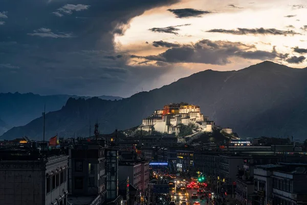 Hipnotyzujący Widok Dzong Fortecy Potala Pałac Lhasa Tybet Chiny Wschodzie — Zdjęcie stockowe