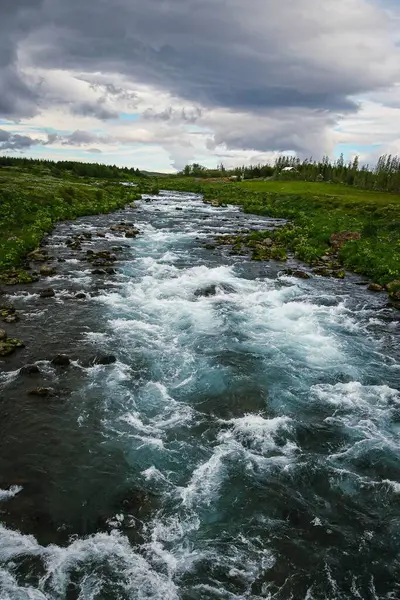 Ένα Γραφικό Πλάνο Του Ποταμού Τανγκφλιότ Στην Ισλανδία Που Περιβάλλεται — Φωτογραφία Αρχείου