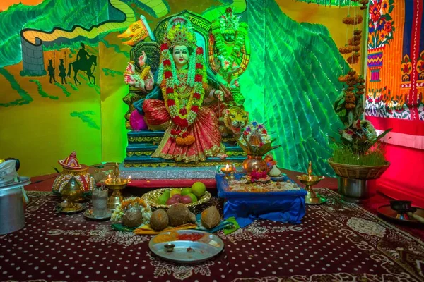 Maa Durga的美丽偶像在孟买的曼德尔为Navratri祈祷 — 图库照片