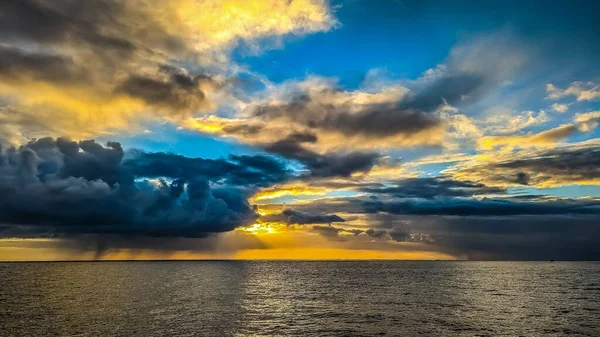 Fascinante Cielo Nublado Atardecer Sobre Mar Del Norte — Foto de Stock