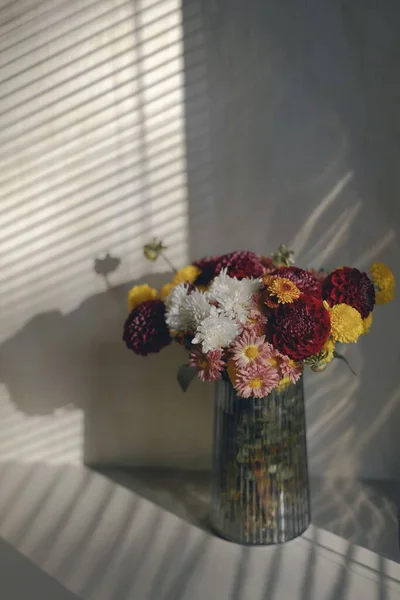 Vertical Closeup Shot Mums Chrysanthemum Vase — Stock Photo, Image