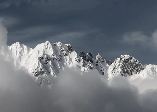 Αεροφωτογραφία Του Χιονισμένου Ορεινού Τοπίου — Φωτογραφία Αρχείου