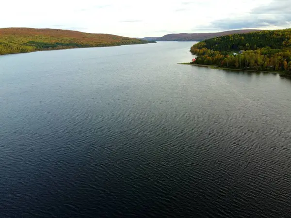 Una Vista Aérea Del Lago Quebec Con Árboles Verdes — Foto de Stock