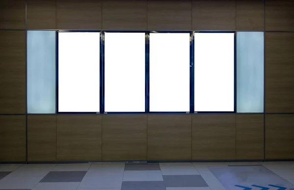 長方形のビルボードの白いモックアップ 屋内広告 — ストック写真