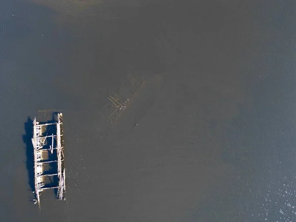 海の中の船の難破船のトップビュー — ストック写真