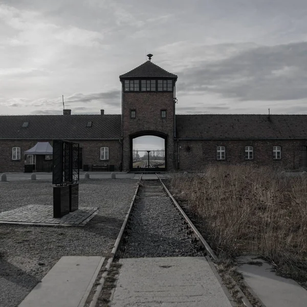 奥斯威辛集中营的主要入口 — 图库照片