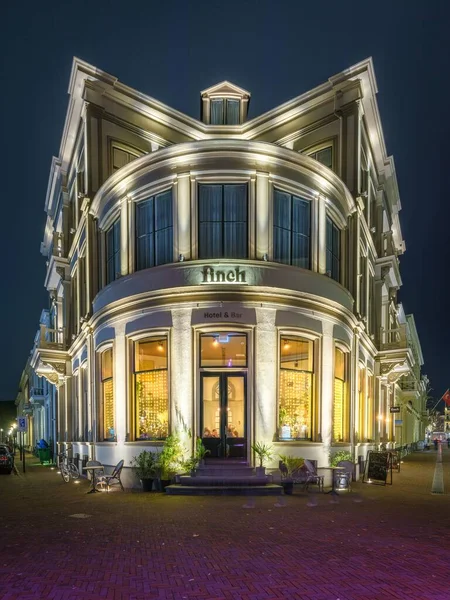 Vertical Shot Finch Hotel Facade Night Deventer Netherlands — Stock Photo, Image