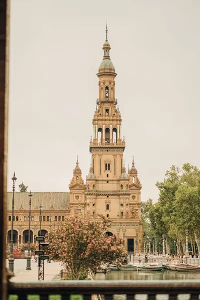 Eine Vertikale Aufnahme Der Plaza Espana Bei Tag Sevilla Spanien — Stockfoto