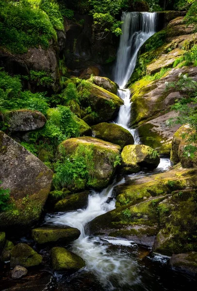 Vertical Shot Waterfall Making Narrow Stream Rocks — Stock Photo, Image