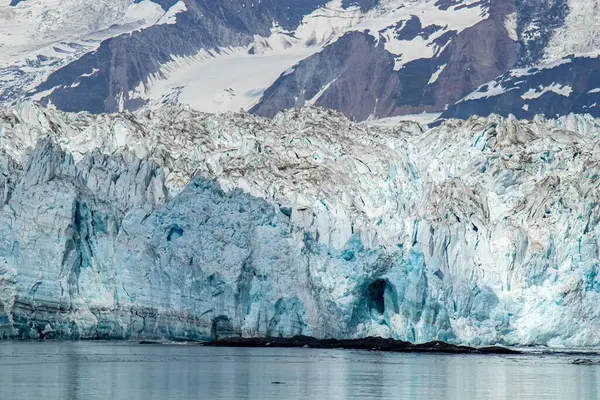 Vacker Scen Stor Isglaciär Fjällen Som Omger Sjö Vintern — Stockfoto