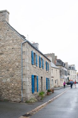 Roscoff, Fransız Brittany 'deki şehir hayatı ve konut binaları.