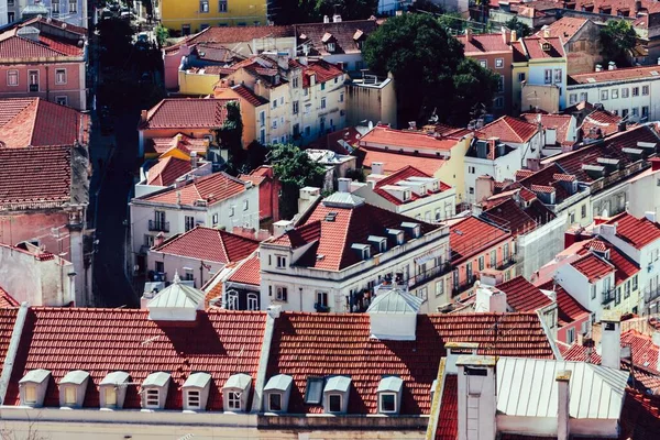 リスボンの晴れた日の町の高角度ビューポルトガル — ストック写真