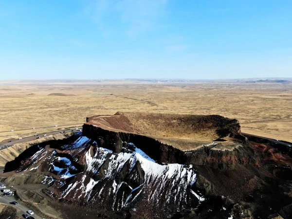 Egy Légi Felvétel Egy Vulkánról Sivatagban — Stock Fotó