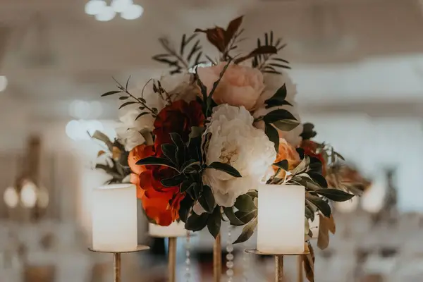 Castiçais Com Velas Flores Conceito Casamento — Fotografia de Stock