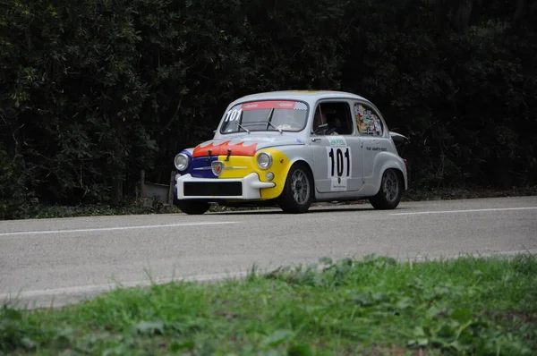 Pesaro Cup Yarışında Klasik Araba Rallisi Sırasında 600 Lük Klasik — Stok fotoğraf