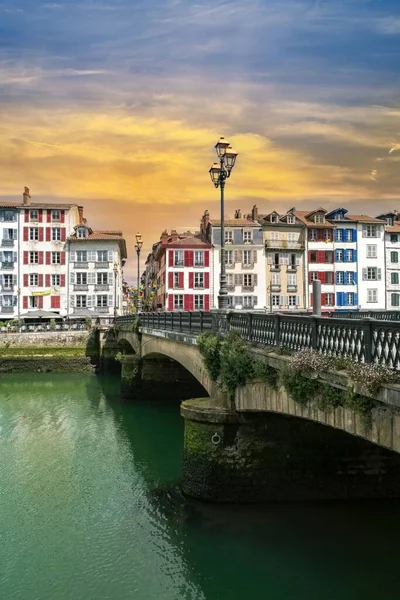Bayonne Pays Basque Typical Facades Bridge River Nive — Zdjęcie stockowe