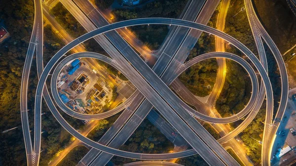 Воздушный Снимок Дороги Вечером Огнями Виде Знака Бесконечности — стоковое фото