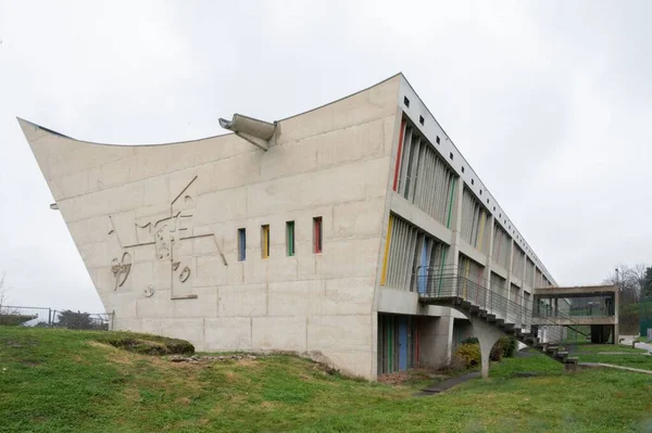 Dekorovaný Exteriér Maison Culture Corbusier Kulturní Centrum Lehkou Oblohou — Stock fotografie