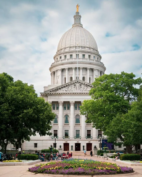 Vertikální Záběr Budovy Wisconsin State Capitol Madisonu Wisconsinu — Stock fotografie