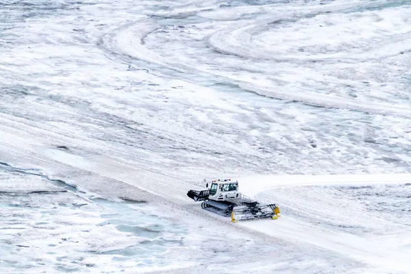 Widok Pługa Śnieżnego Pracującego Polu Lodowcu Dachstein Austrii — Zdjęcie stockowe