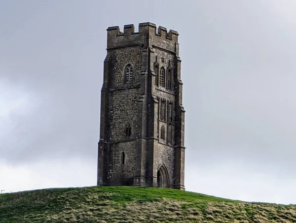 Colina Glastonbury Tor Encimada Pela Torre São Miguel Somerset Inglaterra — Fotografia de Stock