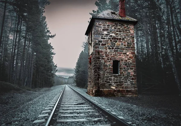 Historická Kamenná Věž Blízkosti Kolejí Elveru Norsko — Stock fotografie