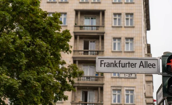 Road Sign Frankfurter Alley Background Beige Building Berlin Germany — Stock Photo, Image
