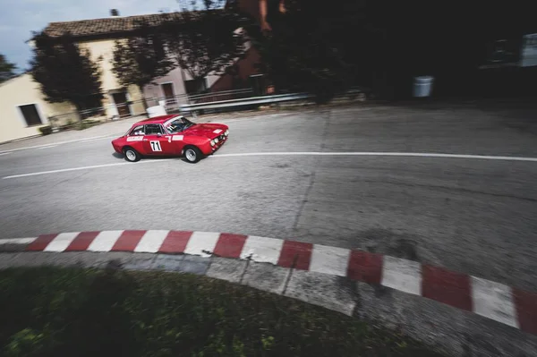 Carro Vermelho Montado Durante Uma Corrida Alta Velocidade Campeonato Italiano — Fotografia de Stock