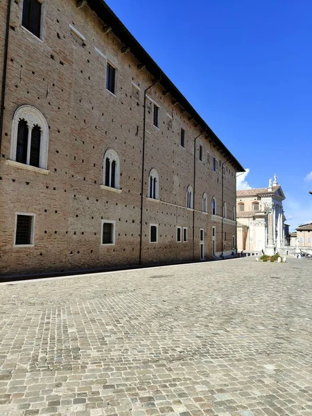 Vieux Bâtiment Place Rinascimento Urbino Italie Par Une Journée Ensoleillée — Photo