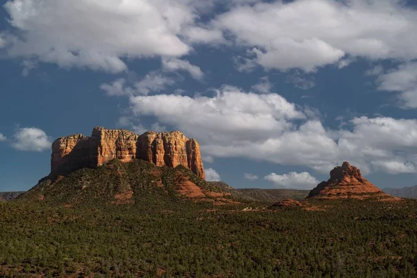 Sedona, Arizona, ABD 'de güzel bir kaya oluşumu manzarası..