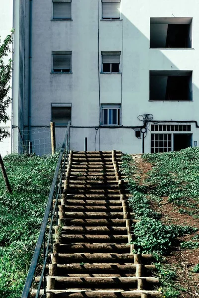 Eine Treppe Mit Einem Geländer Das Den Hügel Hinaufführt Mit — Stockfoto