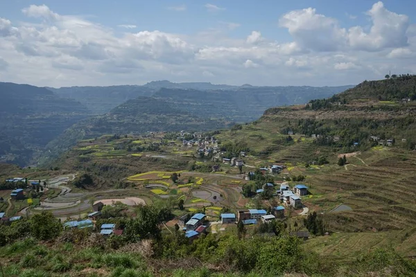 Luftaufnahme Eines Dorfes Und Einer Ausgedehnten Landschaft Auf Dem Land — Stockfoto