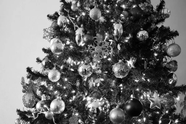 Grayscale Christmas Tree Shiny Ornaments — Stock Photo, Image