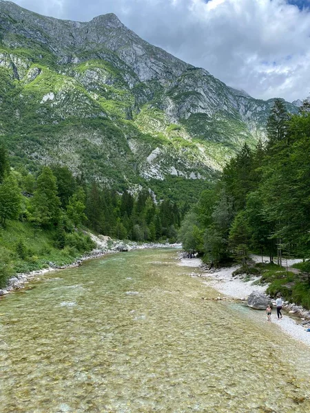 Vertikal Bild Den Gröna Floden Soca Bergen Slovenien — Stockfoto