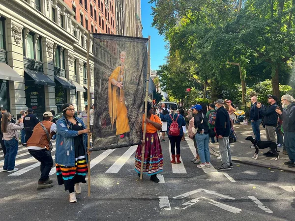 Close Centenas Marchas Durante Desfile Anual Dos Povos Indígenas América — Fotografia de Stock