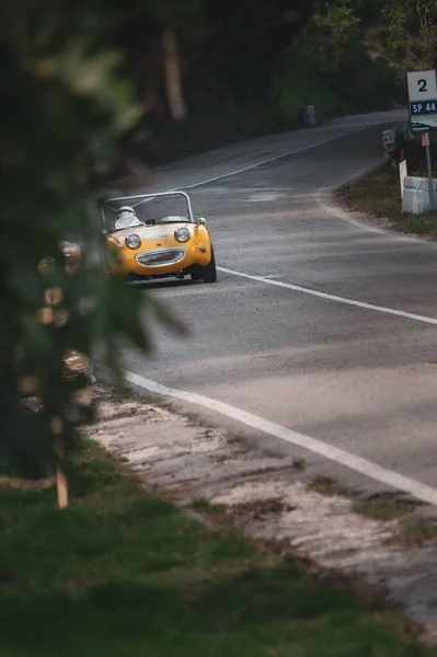 Желтый Автомобиль Установленный Время Скоростной Гонки Чемпионата Италии Пезаро — стоковое фото