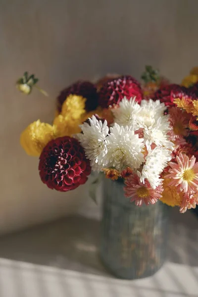 Vertical Closeup Shot Mums Chrysanthemum Vase — Stock Photo, Image