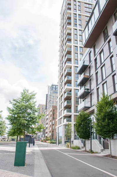 Eine Vertikale Aufnahme Moderner Wohngebäude Auf Der Greenwich Peninsula London — Stockfoto