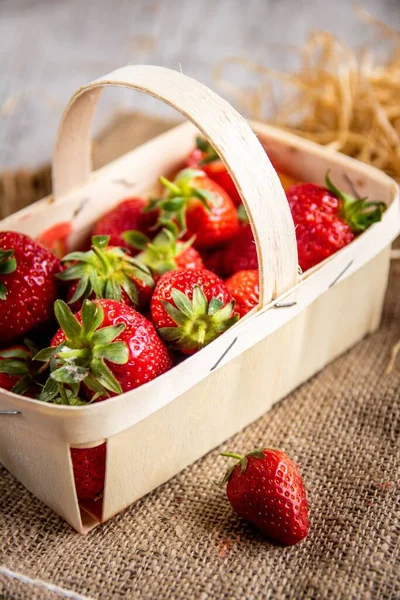 Red Ripe Strawberries Straw Basket Table Vertical — Stock Photo, Image