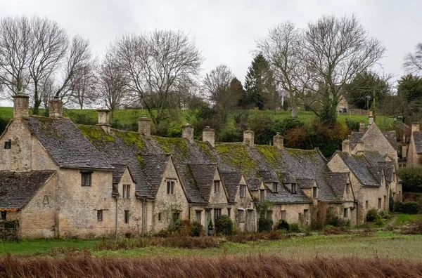 Una Fila Las Casas Históricas Por Excelencia Cotswold Bibury Gloucestershire — Foto de Stock