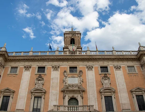 Szenátori Palota Épületének Homlokzata Róma Olaszország Alacsony Szögben — Stock Fotó