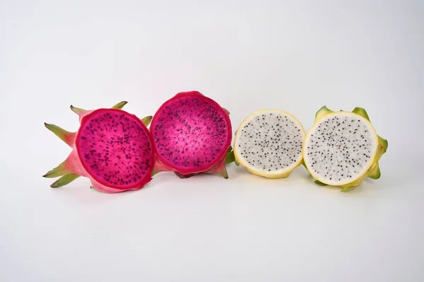 Unas Cuantas Frutas Pitaya Dragon Aisladas Con Fondo Blanco Primer —  Fotos de Stock